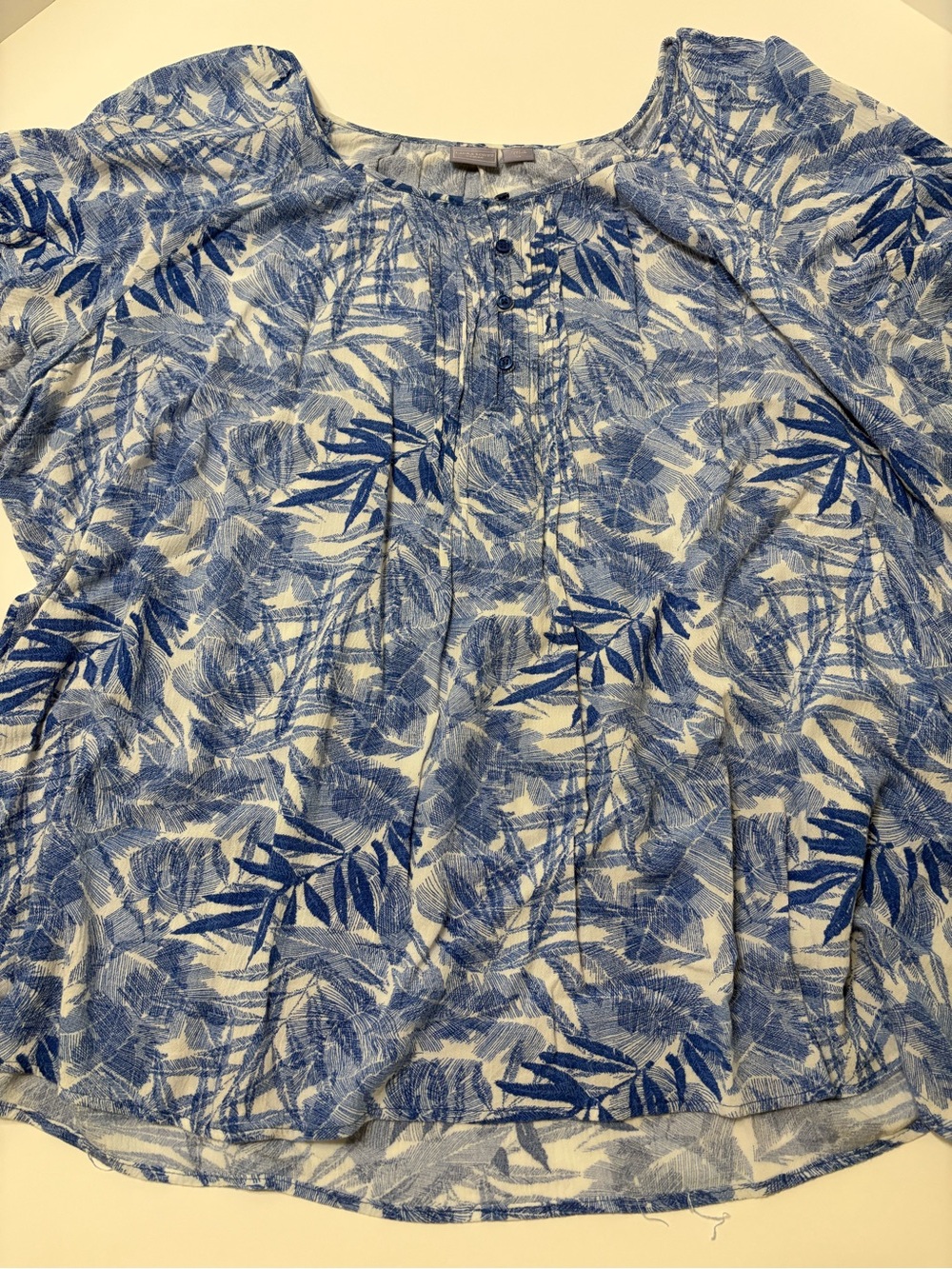 Laura Scott size 3X Blue and White Leaf-Print 1/4 Button Front Shirt